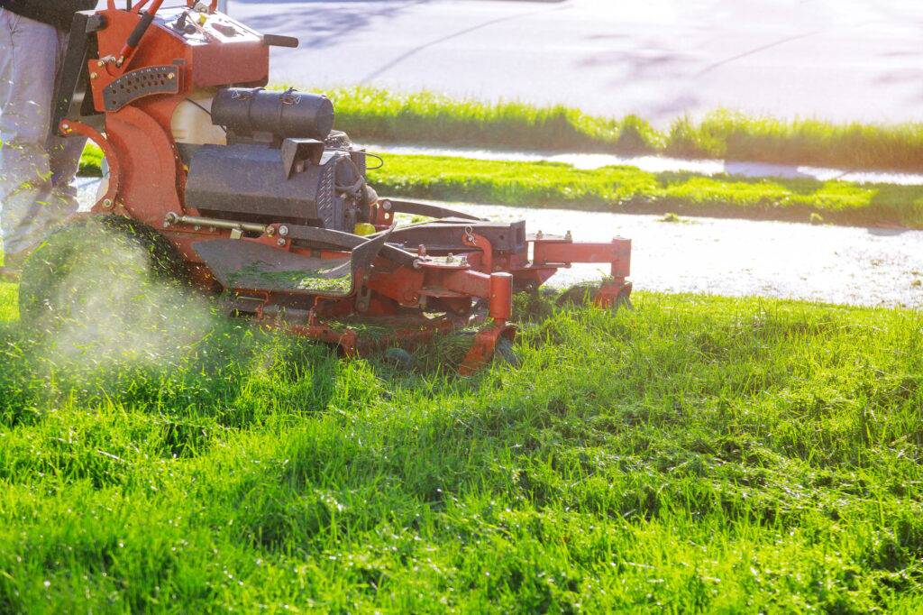 Commercial Mowing service Mont Belvieu Baytown South East Texas